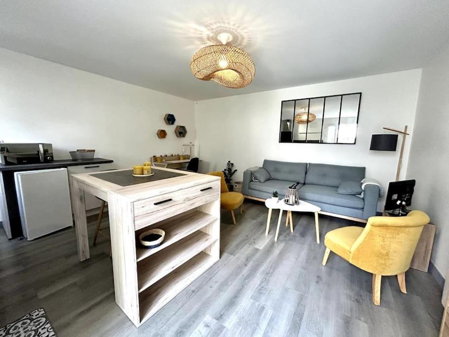 Cote Cour - Appartement En Plein Centre-Ville & Proche Des Thermes Rochefort  Dış mekan fotoğraf
