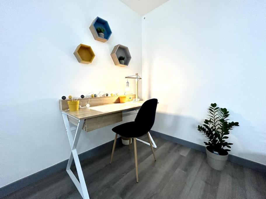 Cote Cour - Appartement En Plein Centre-Ville & Proche Des Thermes Rochefort  Dış mekan fotoğraf