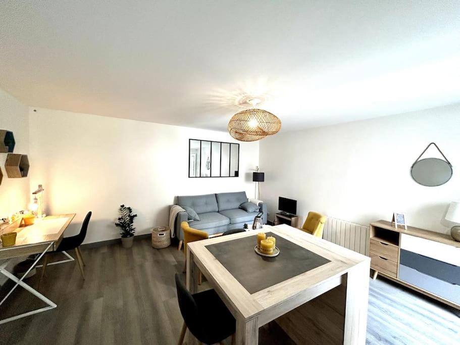 Cote Cour - Appartement En Plein Centre-Ville & Proche Des Thermes Rochefort  Dış mekan fotoğraf